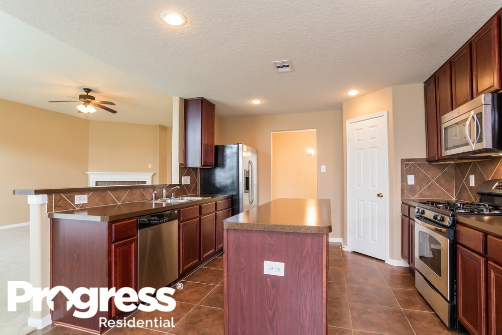 Building Photo - 17302 Cricket Mill Dr