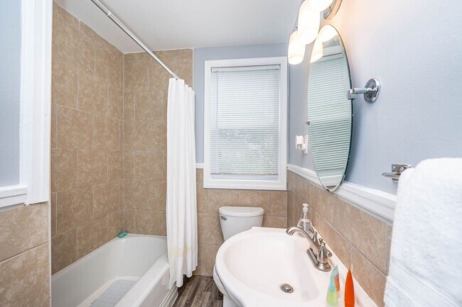 Building Photo - Charming 2-Bed, 1-Bath Home with All-inclu...