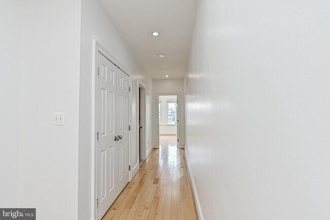 Building Photo - 512 Varnum St NW