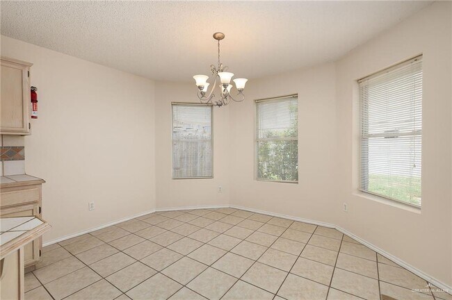 Building Photo - 13 Campanario Cir