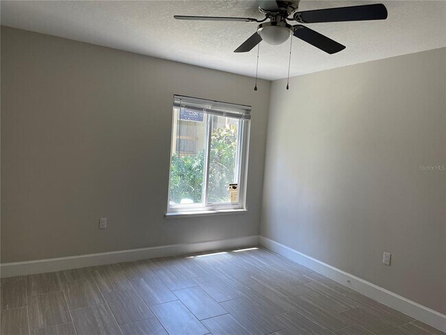 Building Photo - 586 Orange Dr