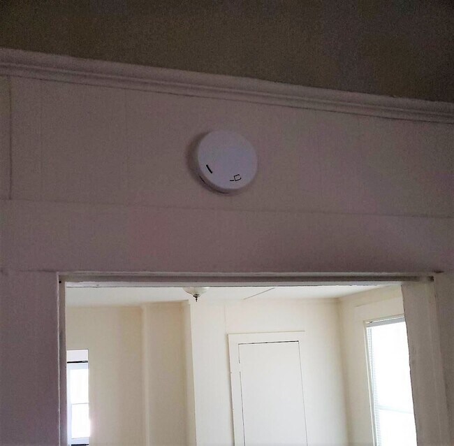 Building Photo - 1500 W 4th St