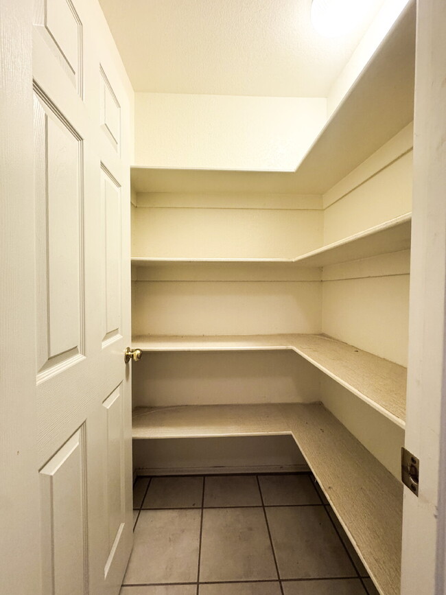 Building Photo - "Charming 3-Bedroom, 2-Bathroom Mesa Del S...