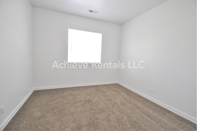 Building Photo - 1248 N 550 W