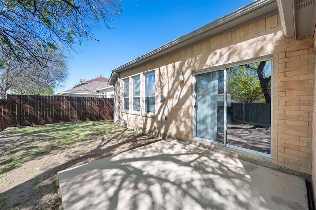 Building Photo - 2204 Windcastle Dr