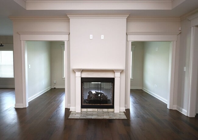 Building Photo - 4704 Crescent Ct