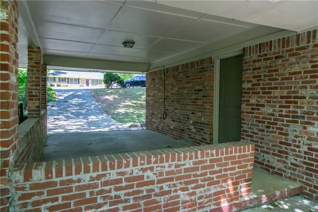 Building Photo - 1547 Delia Dr