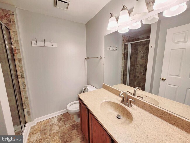 Building Photo - 5584 Talbot Ct