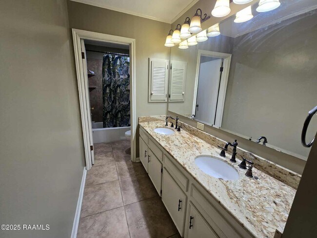 Building Photo - 216 Orgeron Dr
