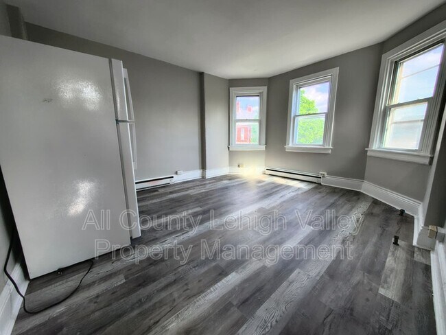 Building Photo - 1301 Washington St