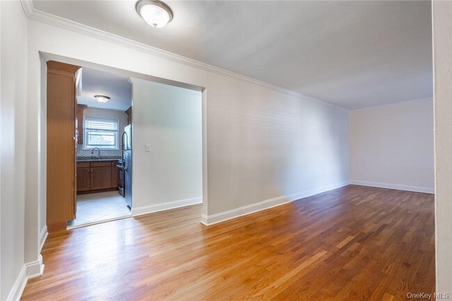 Building Photo - 33 E Grand St