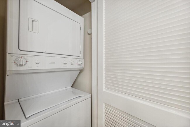 Building Photo - 1117 10th St NW