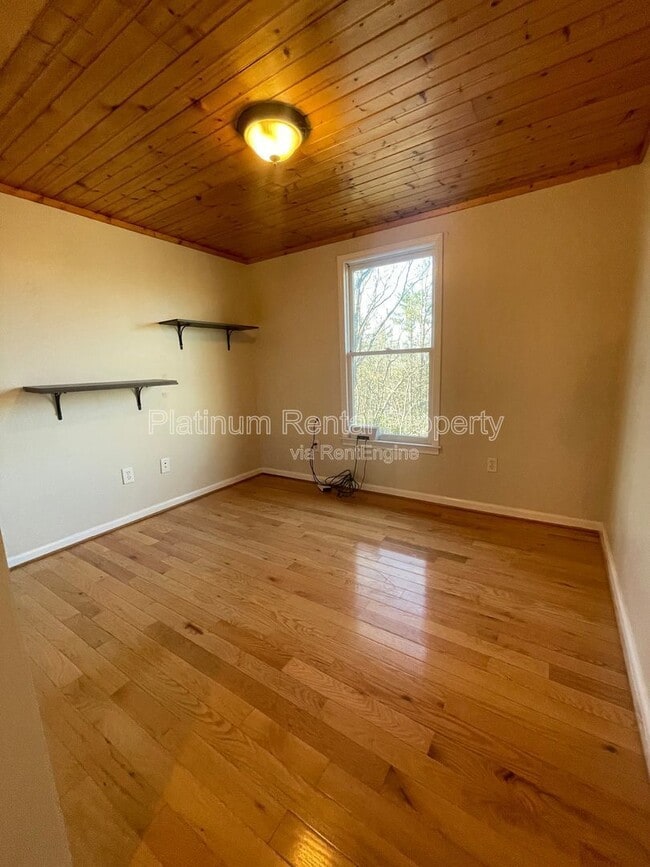 Building Photo - 265 Hound Dog Ln