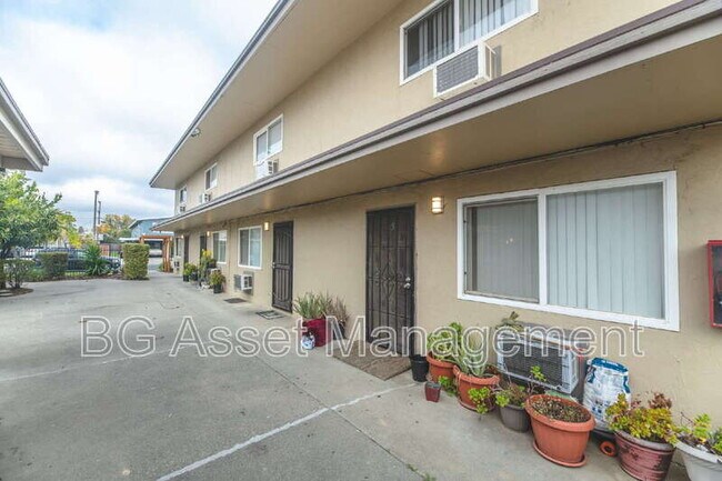 Building Photo - 419 San Marco St