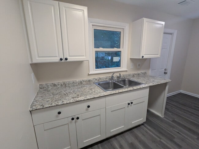 Building Photo - 2871 Marco Dr NW