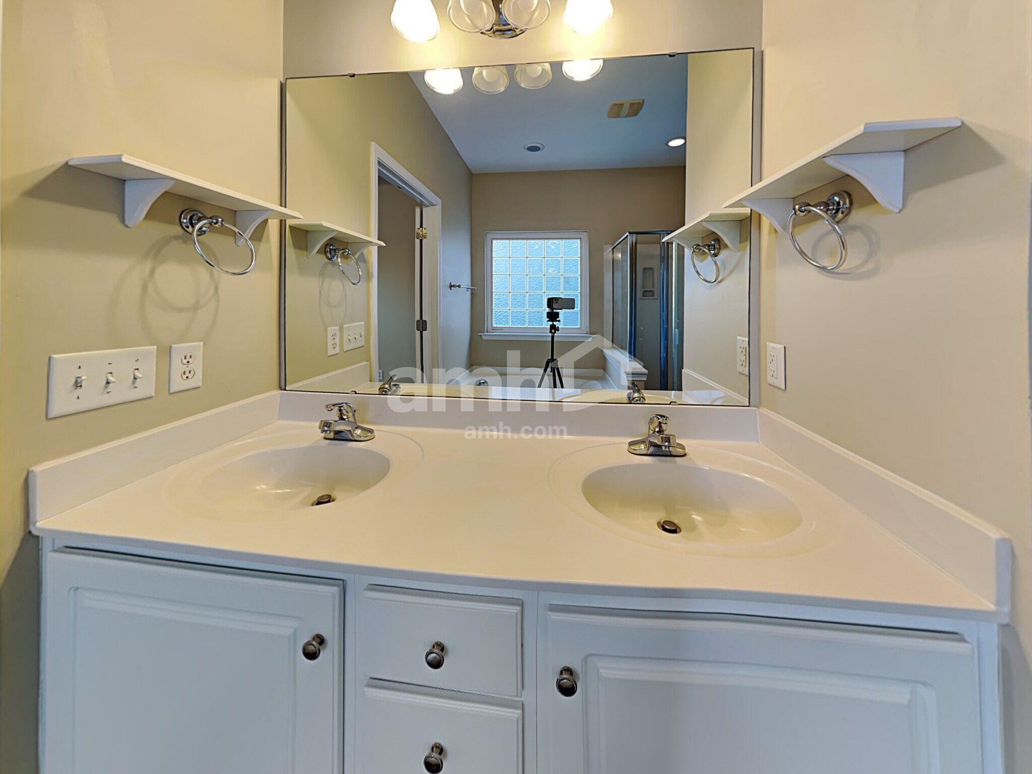 Building Photo - 17 Pfeiffer Ct