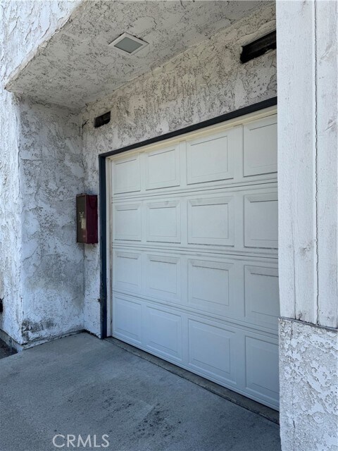 Building Photo - 996 W Huntington Dr