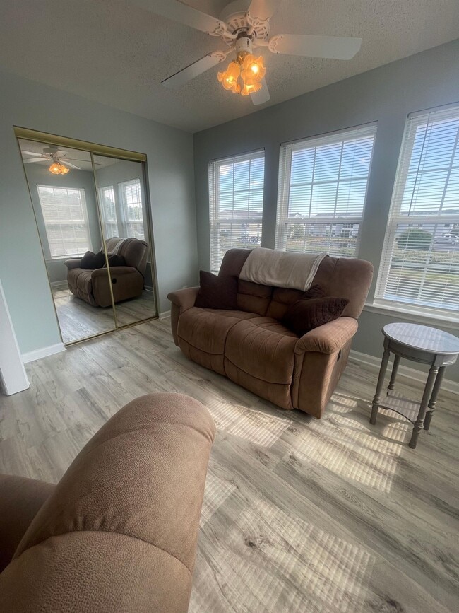 Building Photo - 2266 Huntingdon Dr