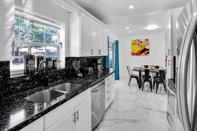 Building Photo - 7001 Coolidge St