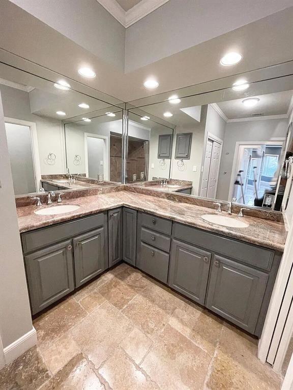 Building Photo - 1713 Clubhouse Hill Dr