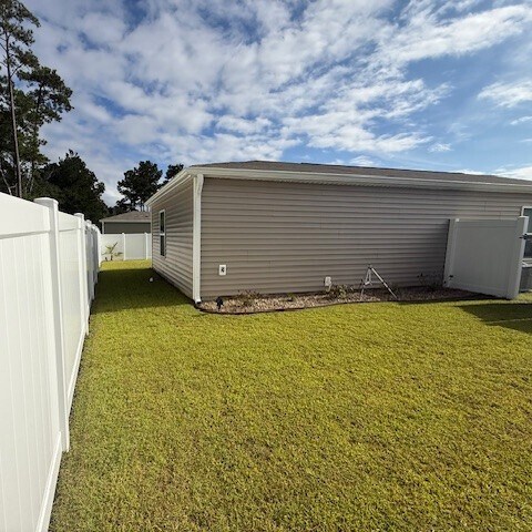 Building Photo - 456 Samara Dr