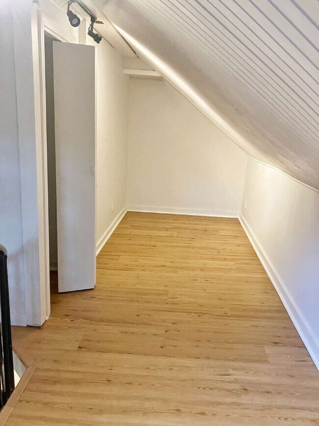 Building Photo - Great Milton location, close to commuter r...