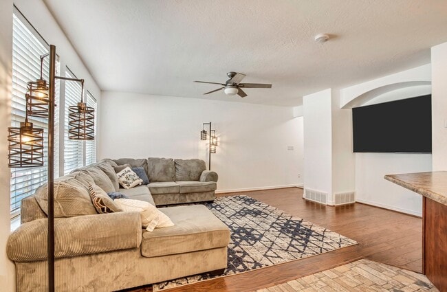 Building Photo - 1233 Firefly Dr