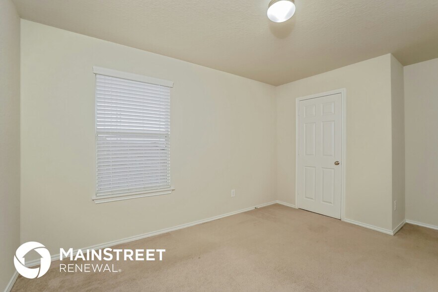 Building Photo - 11910 Fieldcrest Run