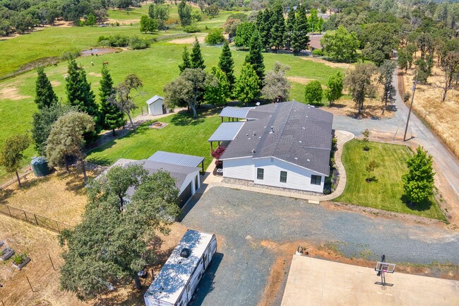 Building Photo - Escape to the Country – Beautiful 3 Bed, 2...