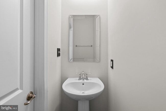 Building Photo - 9542 Watts Rd