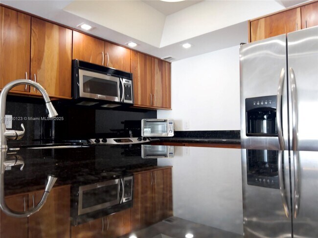Building Photo - 345 Ocean Dr