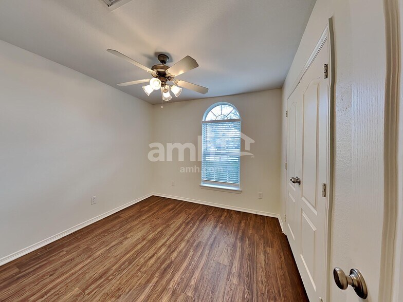 Building Photo - 202 Splintered Arrow Dr