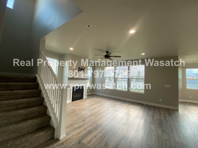Building Photo - Rent This Beautiful 3 Bedroom 2.5 Bathroom...