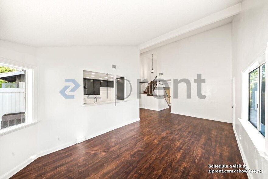 Building Photo - 14140 Oro Grande St