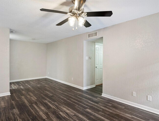 Building Photo - 12500 Sandpiper Dr