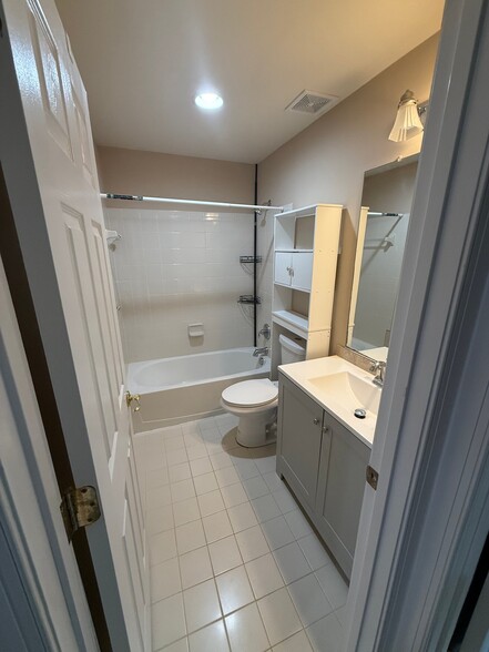 Building Photo - 8010 Tysons Oaks Ct