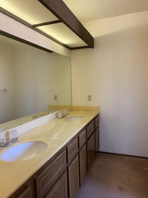 Building Photo - Charming 3 bedroom/2.5 bath Home - Call to schedule an appointment/Repairs in progress - Availabl...