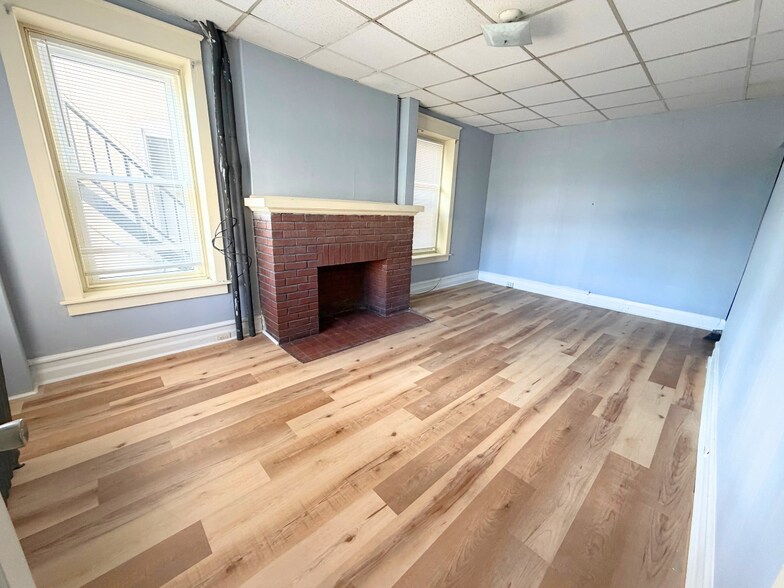 Building Photo - 147 W Buttonwood St