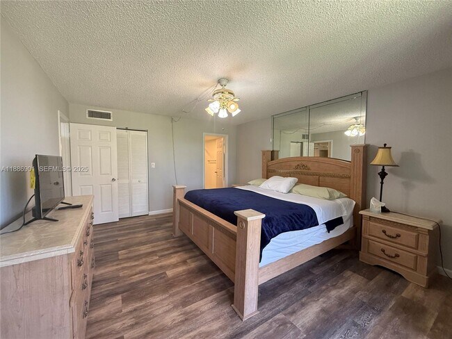 Building Photo - 1627 Riverview Rd