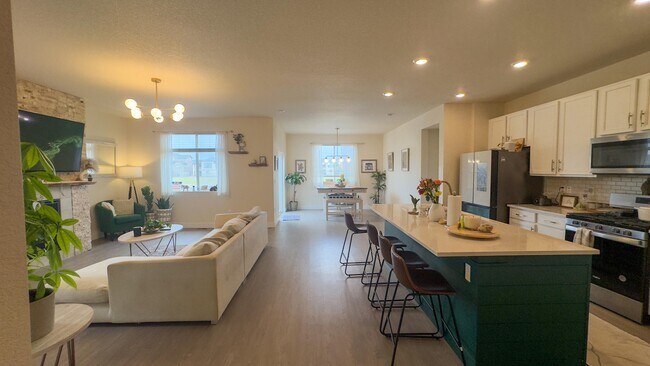 Building Photo - 12660 Enclave Scenic Dr