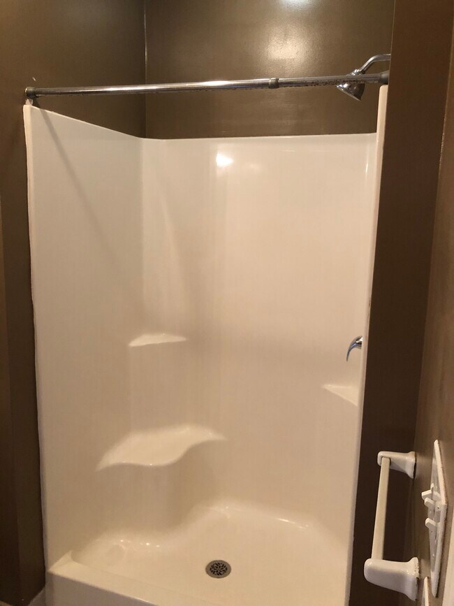 Building Photo - 8 Walnut St