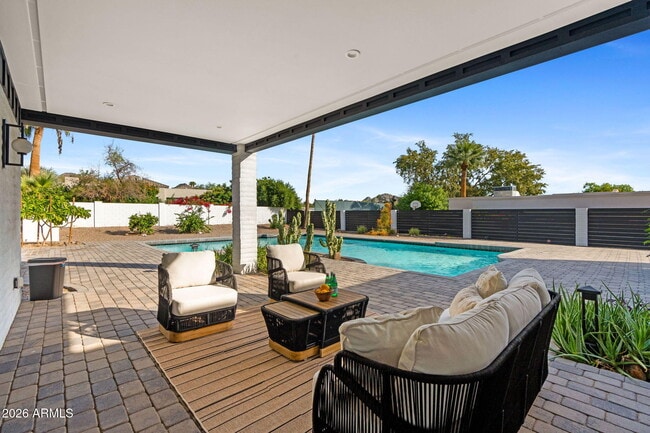 Building Photo - 3842 E San Miguel Ave