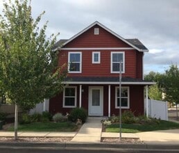 Building Photo - 1216 SE 7th St