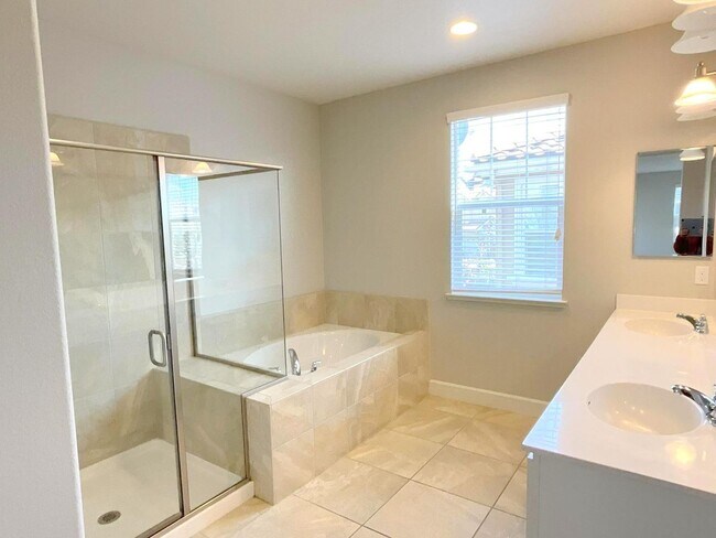 Building Photo - 4807 Valerio St