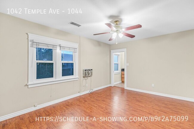 Building Photo - Beautiful newly remodeled 2 Bed + 2 Bath H...