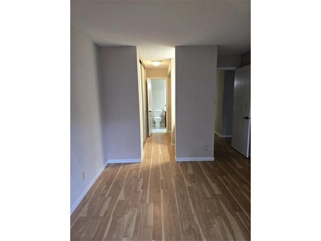 Building Photo - 135 Viking Dr E