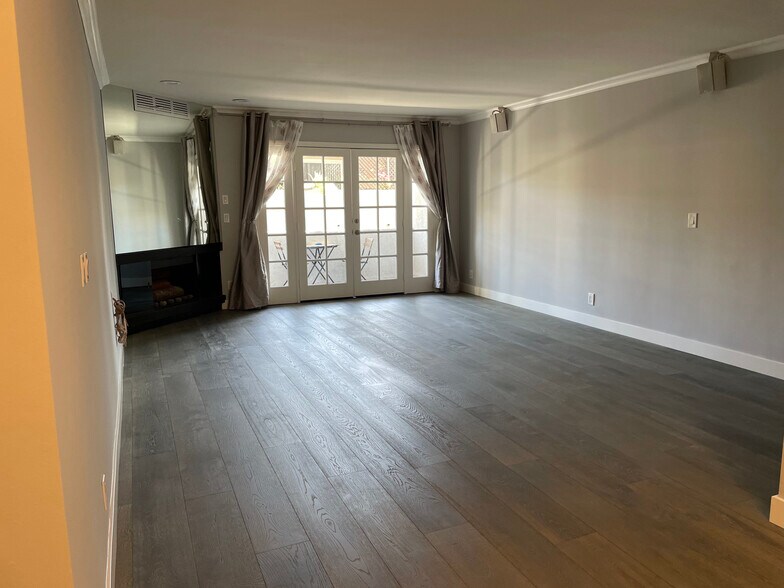 Building Photo - 901 10th St