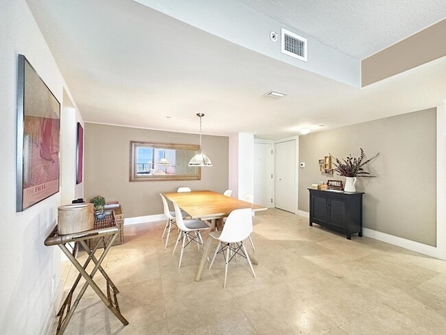 Building Photo - 3000 N Ocean Dr