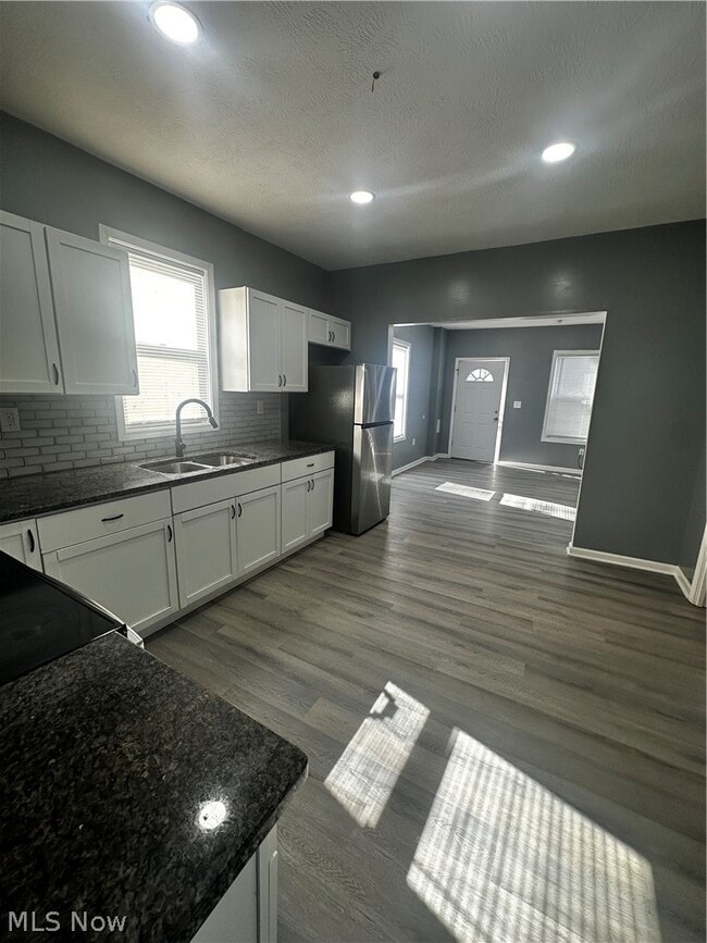 Building Photo - 3289 W 58th St