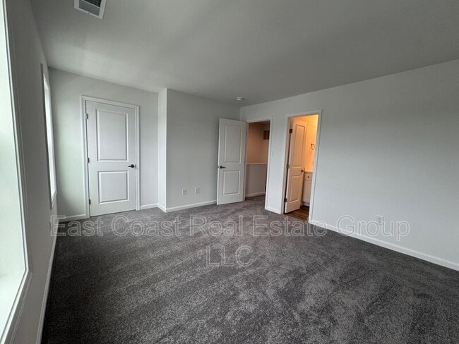 Building Photo - 15 Snowdrop Ct